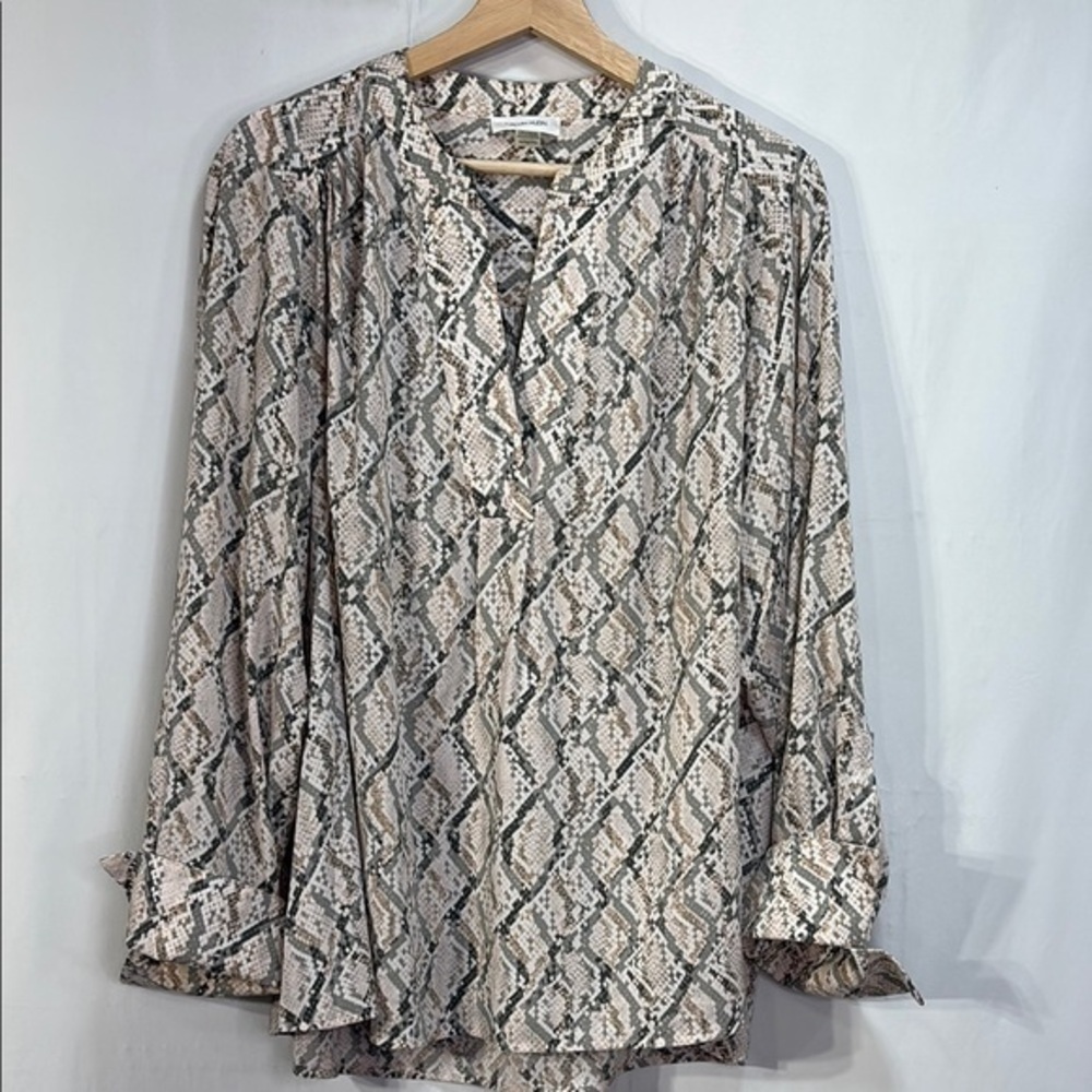 🤡Calvin Klein Cream and Gray snake print Blouse with Relaxed Fit